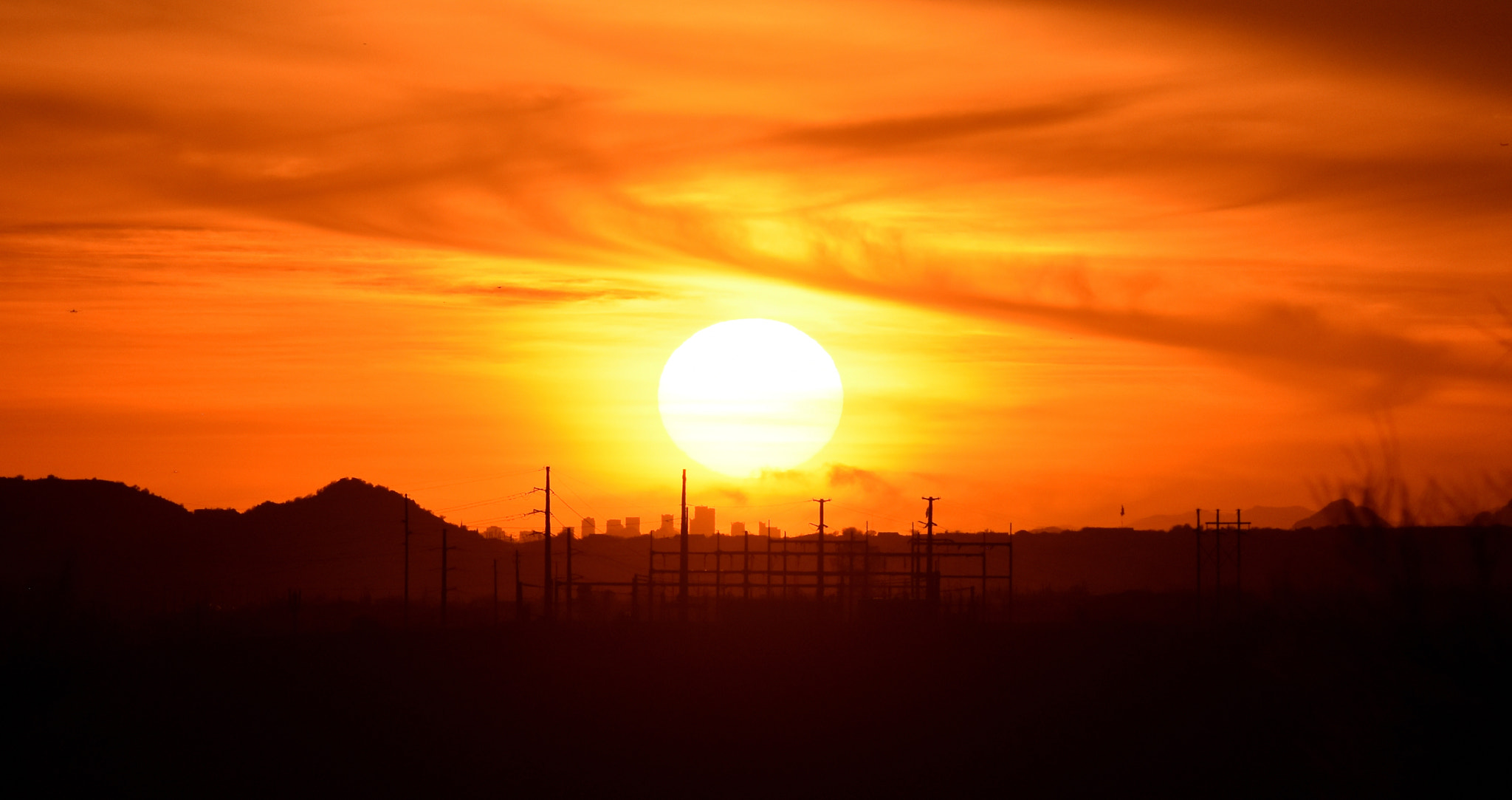 Nikon AF-S Nikkor 70-200mm F4G ED VR sample photo. Sunset over phoenix photography