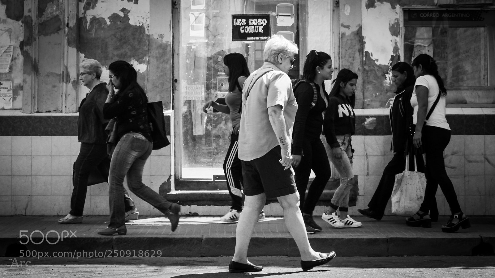 Canon EOS 7D sample photo. 8 women walking. photography