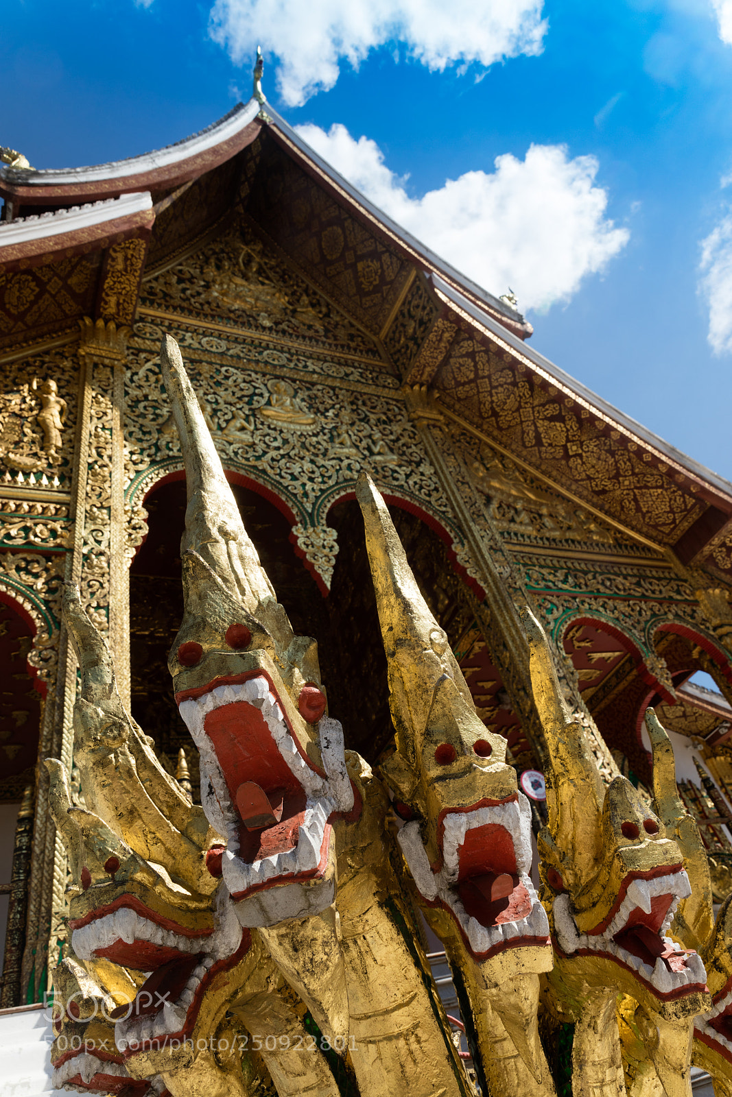 Canon EOS 5DS R sample photo. Temple in luang prabang photography