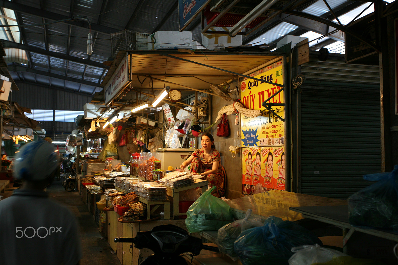 Canon EOS 5D + Canon EF 17-40mm F4L USM sample photo. Market in vung tau - vietnam photography
