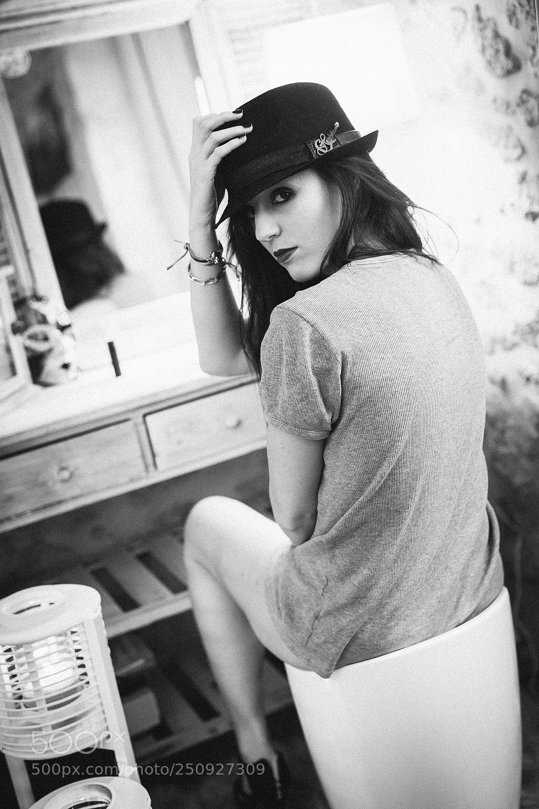 Nikon D4 sample photo. Elodie : hat : portrait photography
