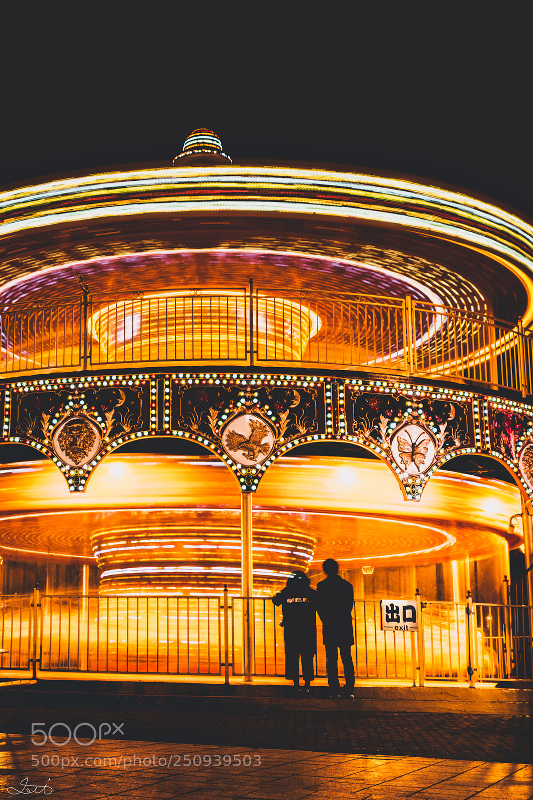 Fujifilm X-T20 sample photo. Carousel and lover photography