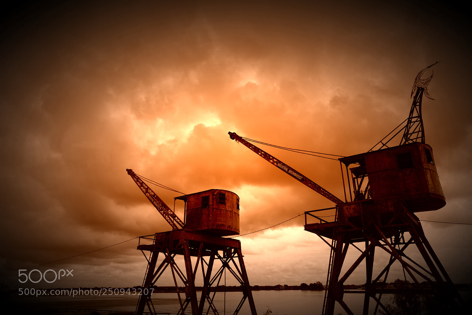 Canon EOS 5D Mark IV sample photo. Alien crane photography