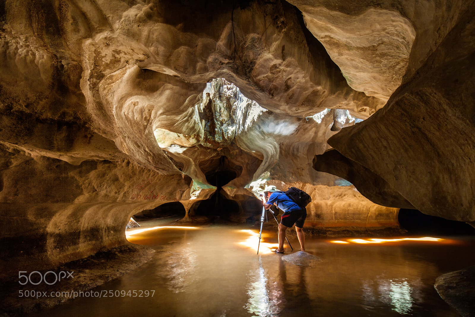 Canon EOS 5D Mark II sample photo. Discover son tra cave photography