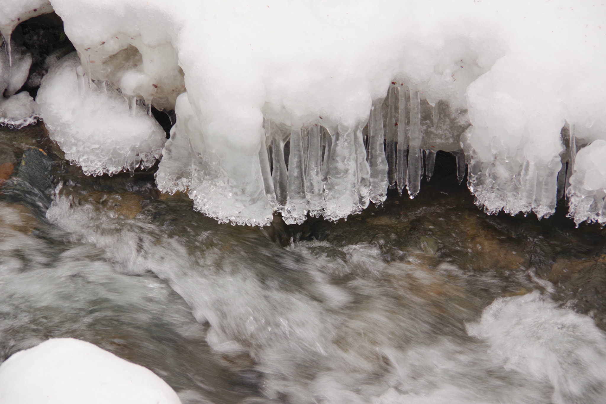 Pentax K-70 sample photo. Icicle thingies photography