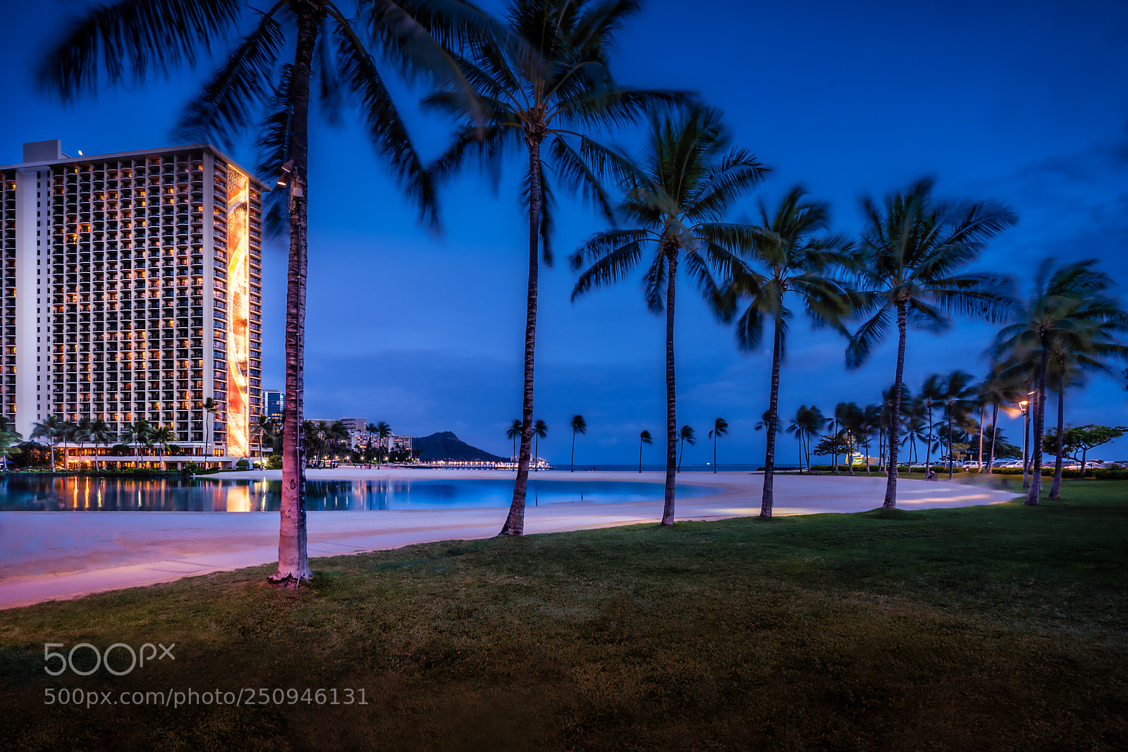 Sony a7R III sample photo. Waikiki hilton photography