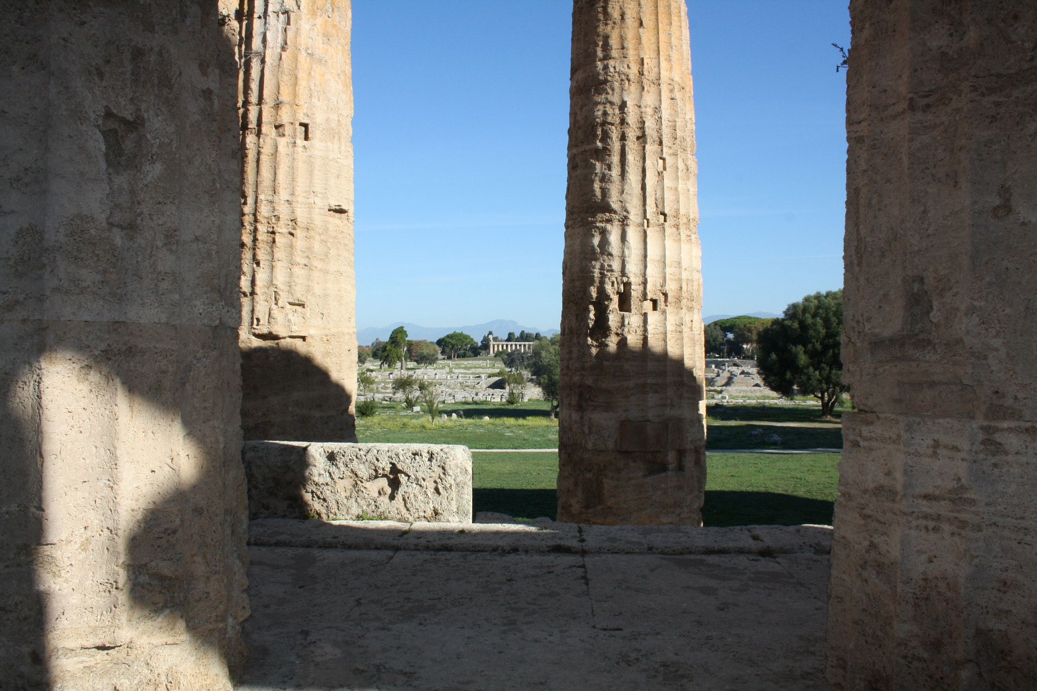 Canon EF-S 18-55mm F3.5-5.6 II sample photo. Greek ruins on italy photography