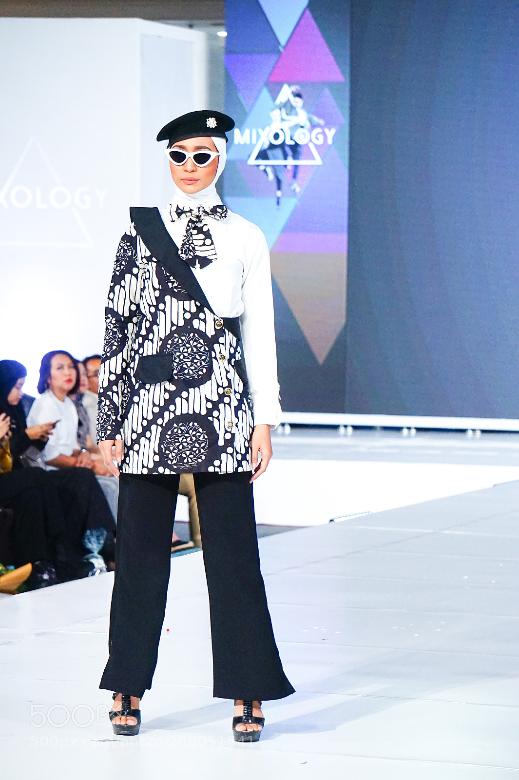 Sony Alpha a5000 (ILCE 5000) sample photo. Modern hijab combines with photography