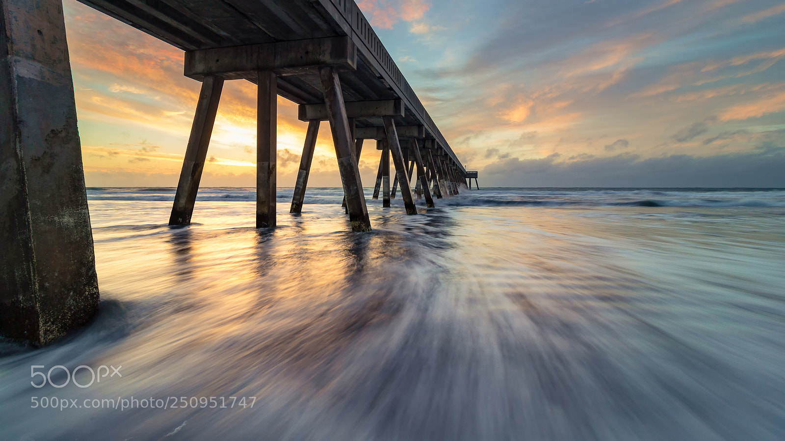 Canon EOS 750D (EOS Rebel T6i / EOS Kiss X8i) sample photo. Sunrise at the pier photography