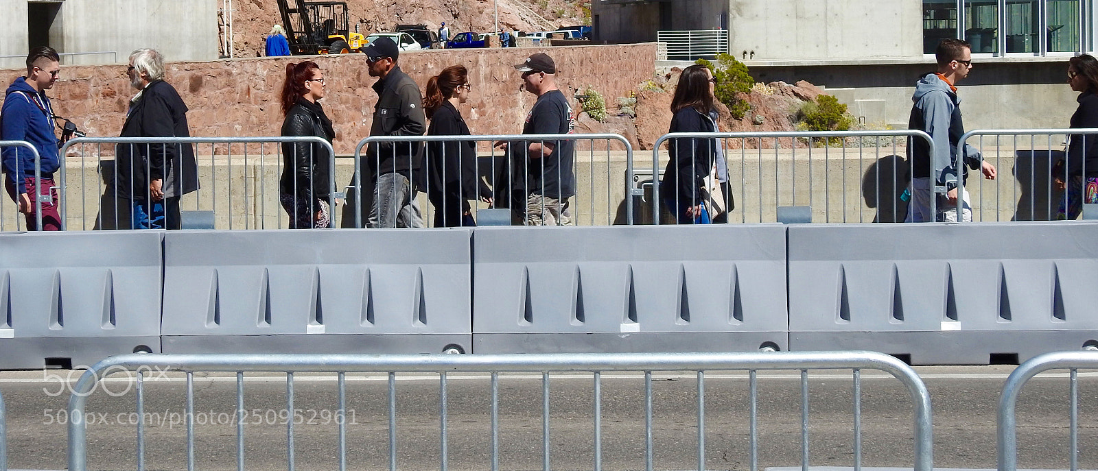 Nikon Coolpix P900 sample photo. Pedestrians or conversations photography