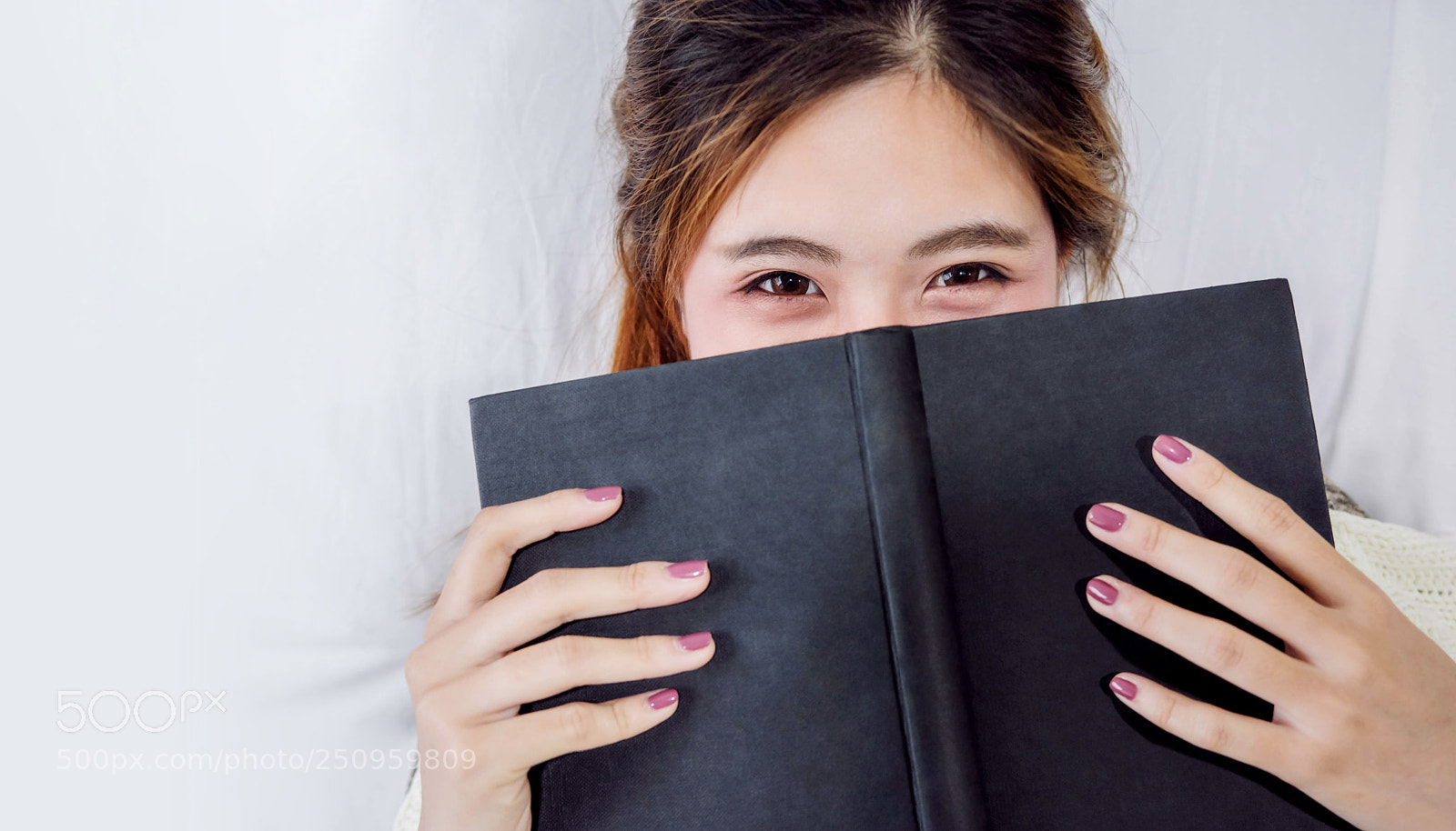 Nikon D7200 sample photo. Woman reading on bed. photography