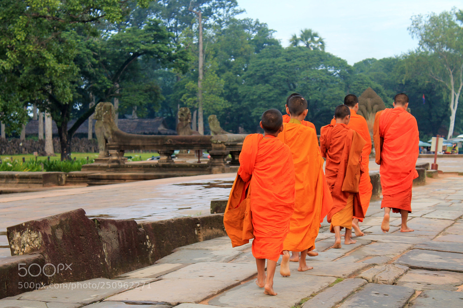 Canon EOS 1100D (EOS Rebel T3 / EOS Kiss X50) sample photo. Buddhist monks. photography