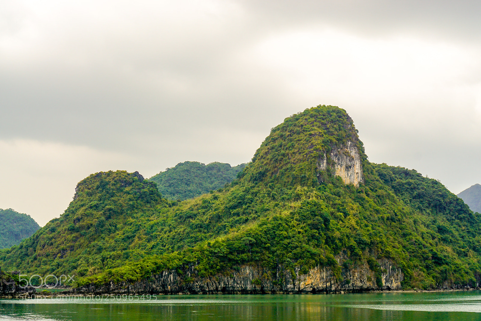Sony a6000 sample photo. Halong bay photography