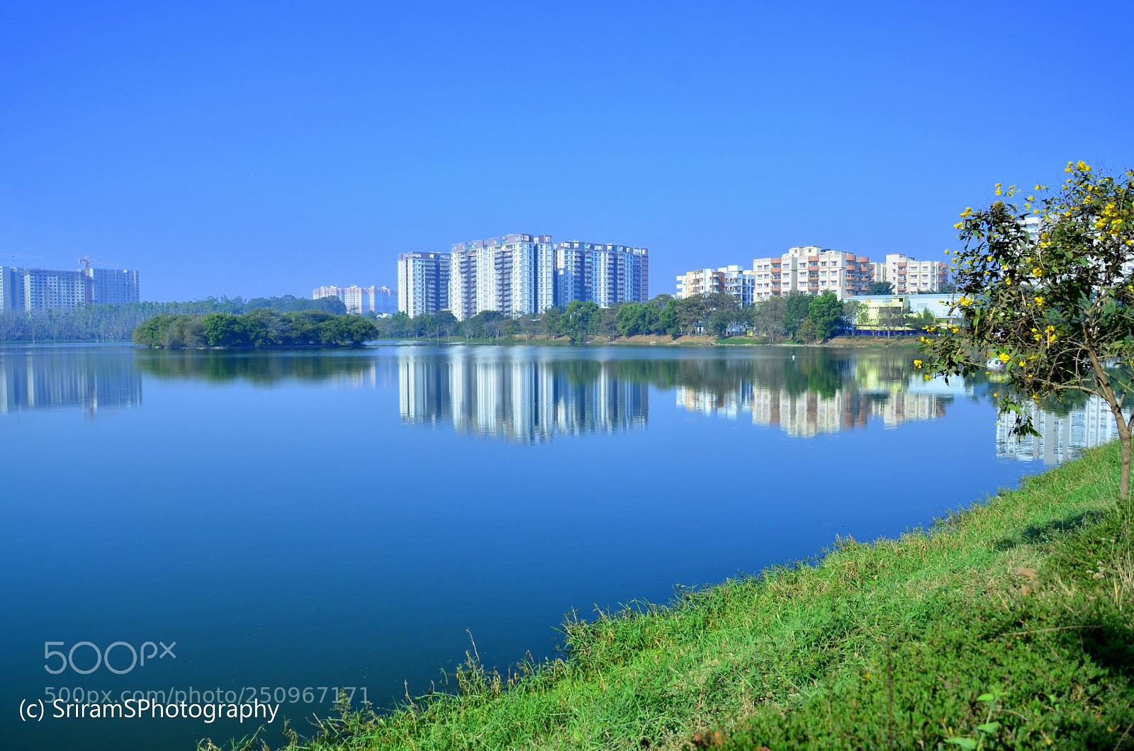 Nikon D7000 sample photo. Reflection at an urban photography