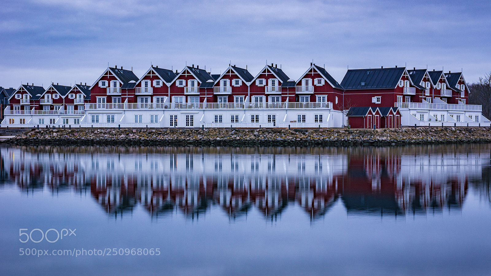 Sony SLT-A55 (SLT-A55V) sample photo. Red and white houses photography