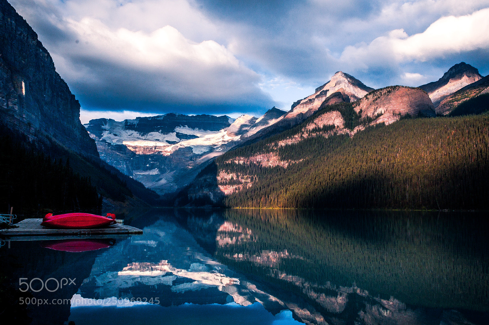 Canon EOS 500D (EOS Rebel T1i / EOS Kiss X3) sample photo. Lake louise photography