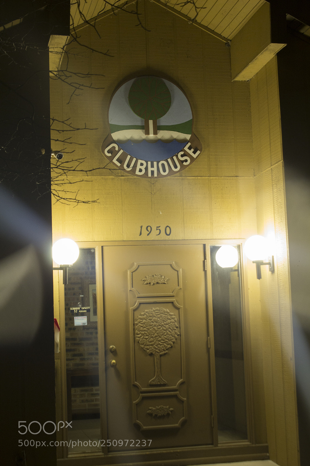 Canon EOS 1200D (EOS Rebel T5 / EOS Kiss X70 / EOS Hi) sample photo. Spooky clubhouse. photography
