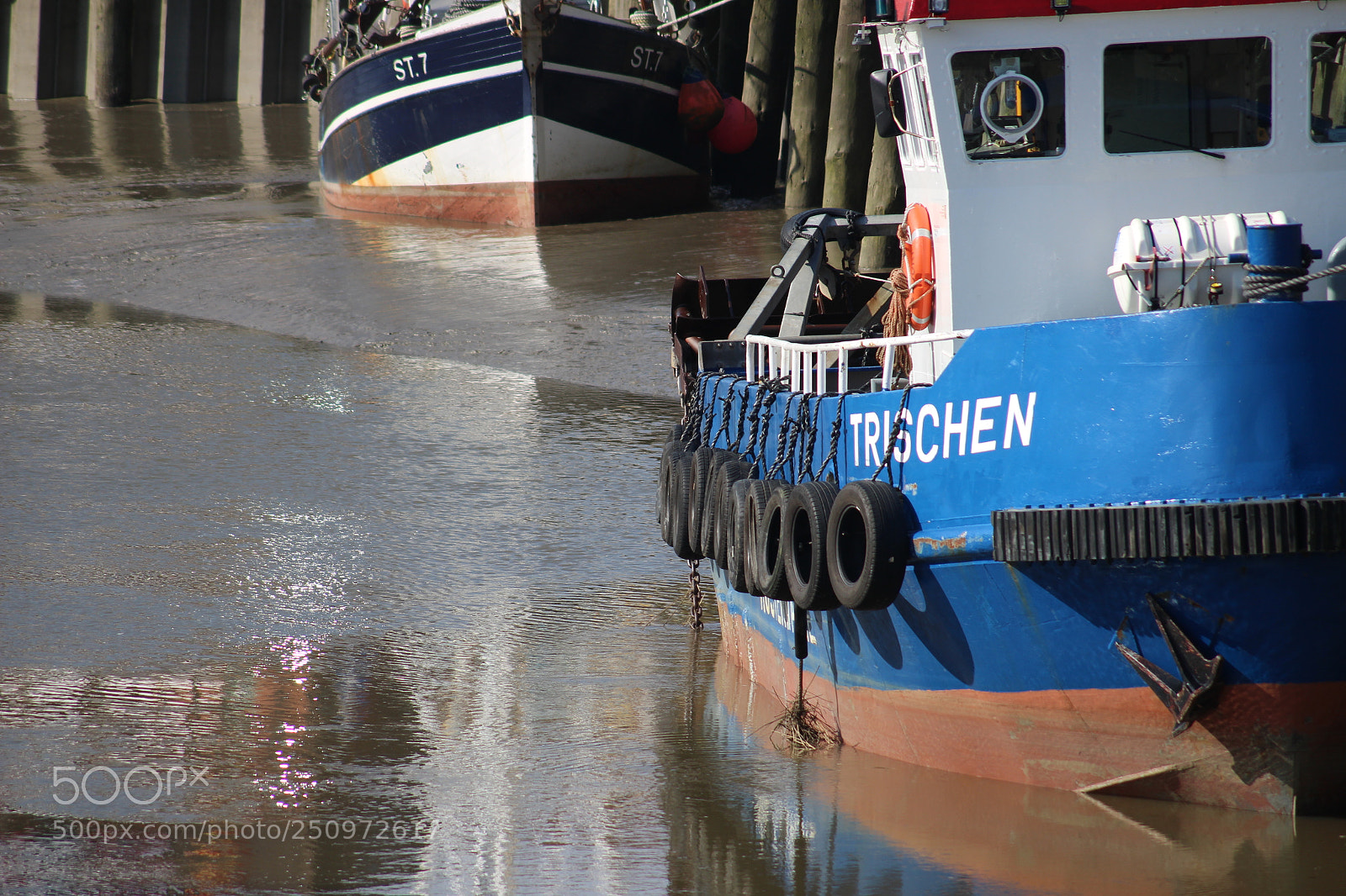 Canon EOS 100D (EOS Rebel SL1 / EOS Kiss X7) sample photo. A low tide in photography