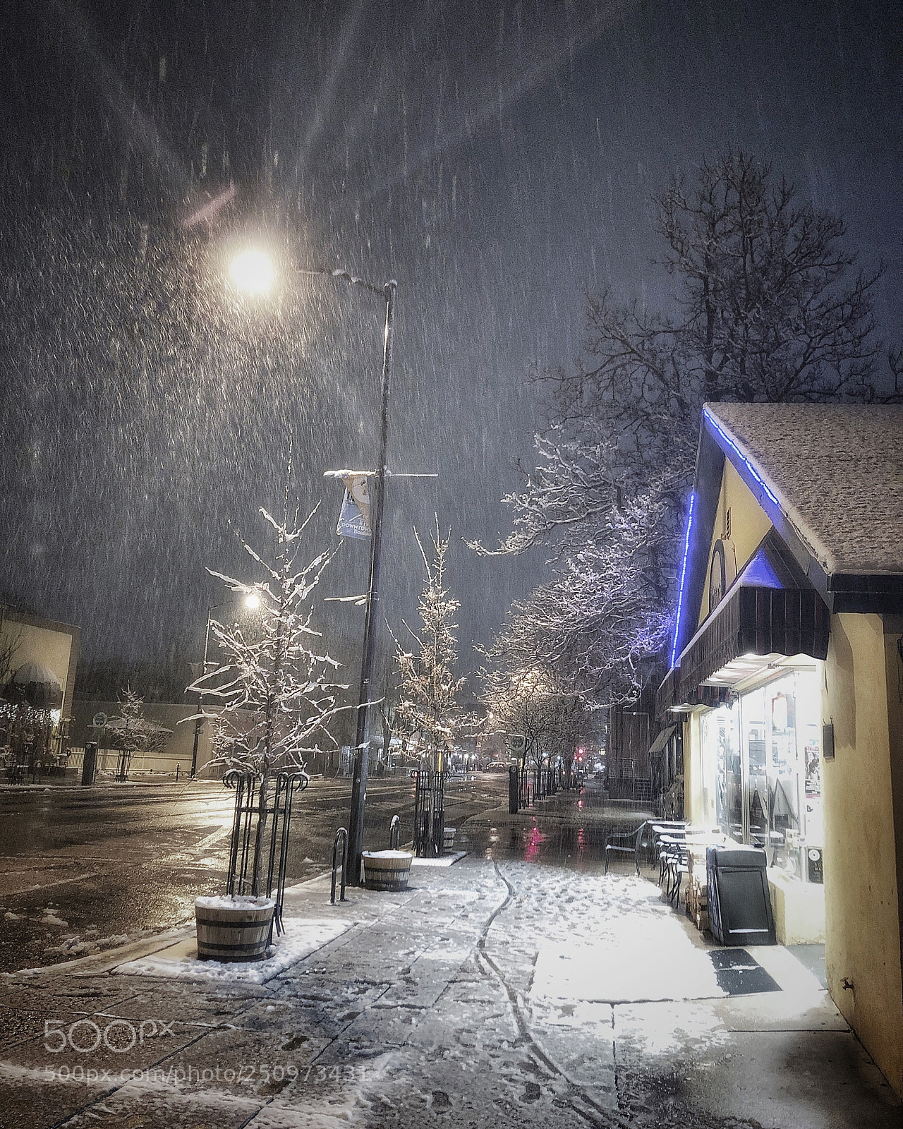 Apple iPhone 8 Plus sample photo. Nighttime flurry photography