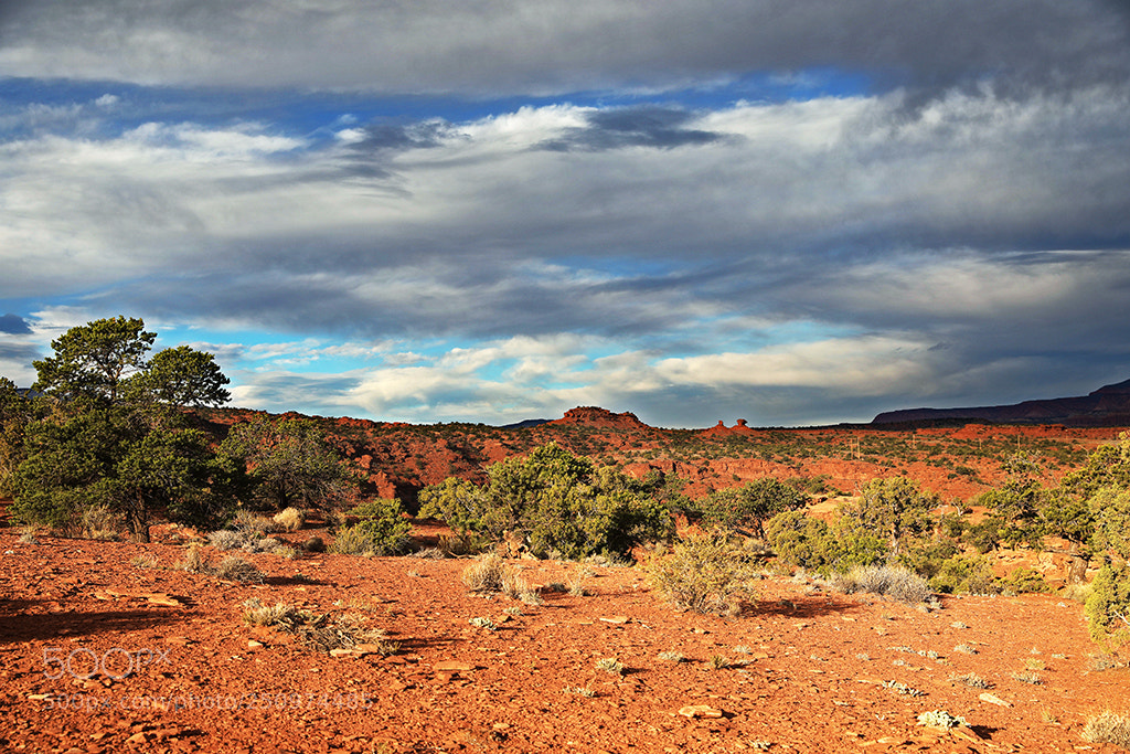 Canon EOS 5D Mark IV sample photo. Clouds over capital reef photography