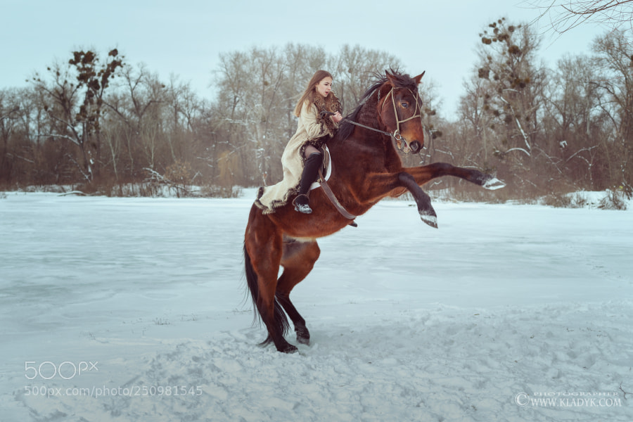 Canon EOS 5D Mark II sample photo. Woman is jumping on photography