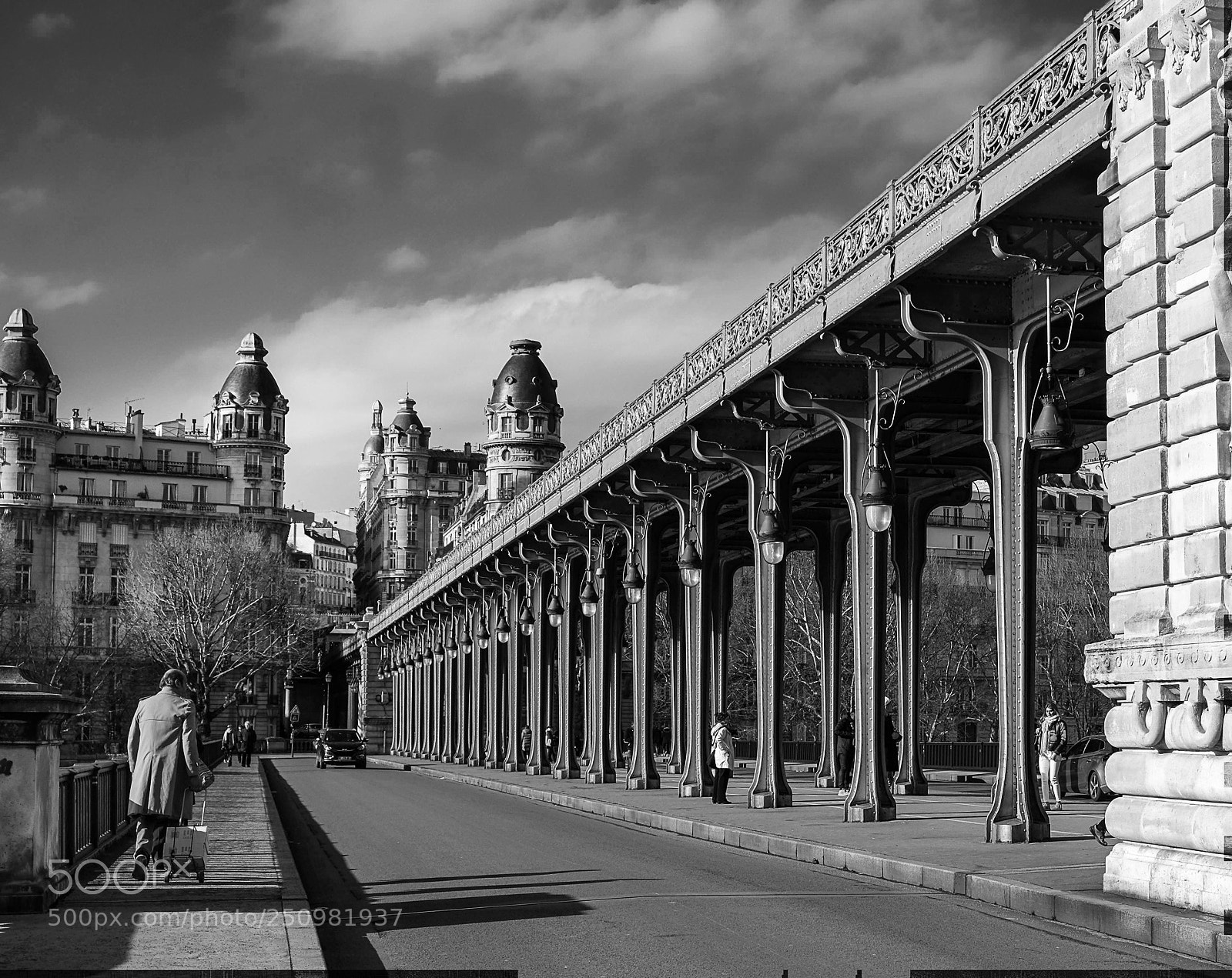 Fujifilm X-T20 sample photo. Bir hakeim bridge photography