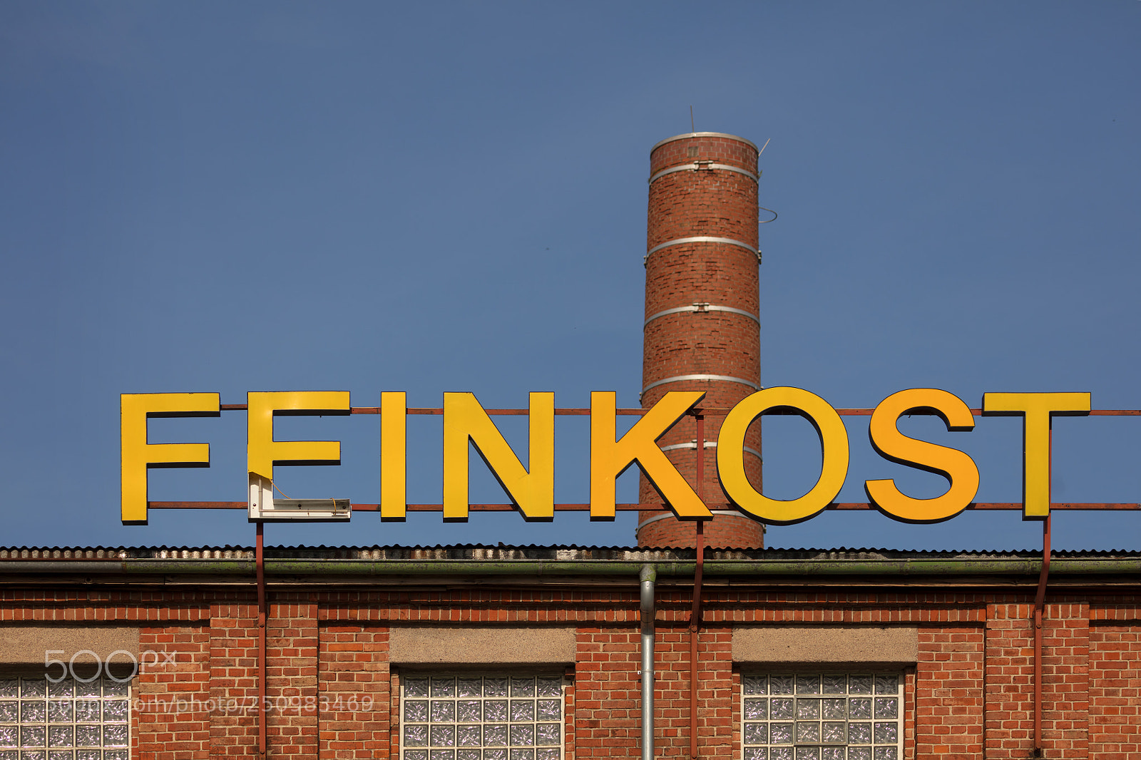 Canon EOS 5DS R sample photo. Lettering feinkost delicatessen in photography