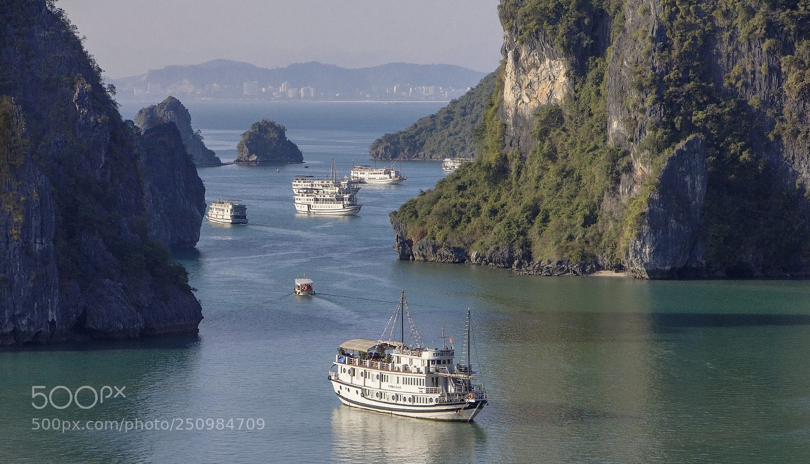 Canon EOS 550D (EOS Rebel T2i / EOS Kiss X4) sample photo. Ha long photography