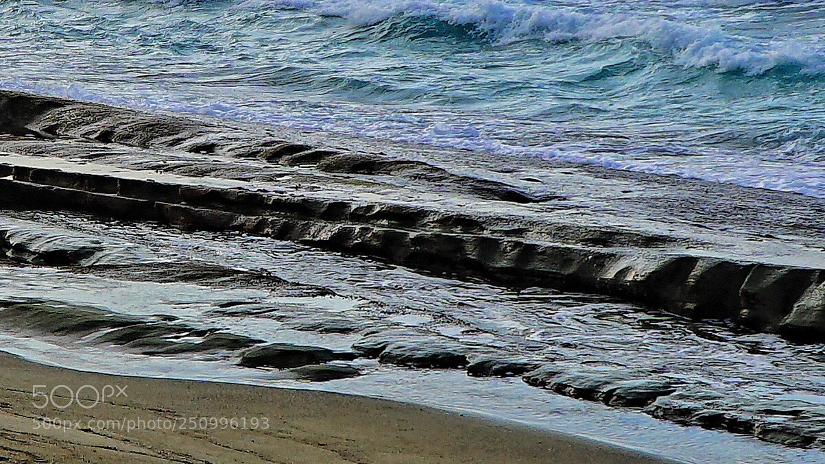 Sony a6300 sample photo. Ocean curves photography