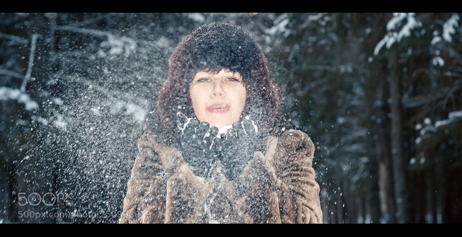 Canon EOS 600D (Rebel EOS T3i / EOS Kiss X5) sample photo. Girl blows away the photography