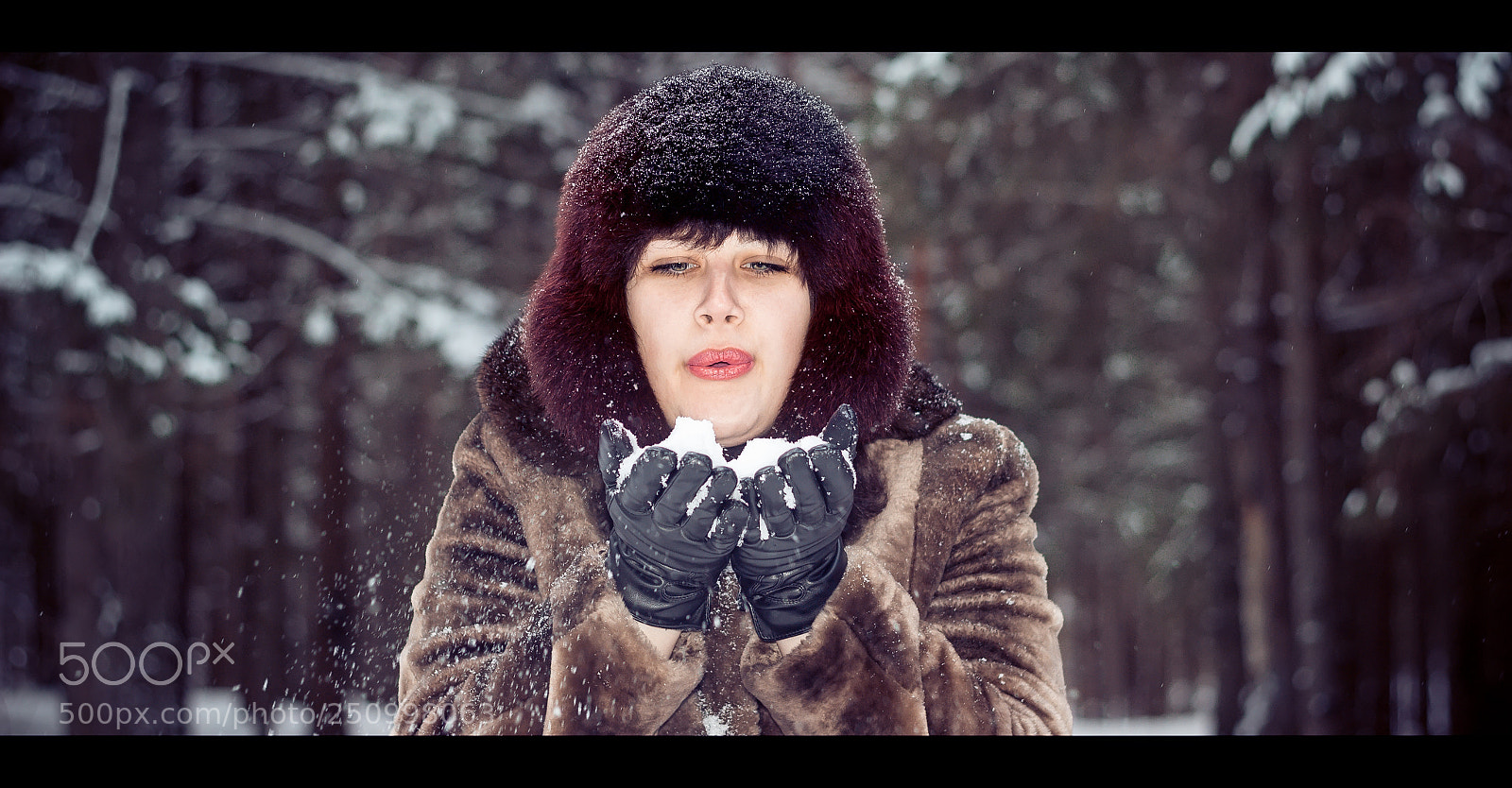 Canon EOS 600D (Rebel EOS T3i / EOS Kiss X5) sample photo. Girl blows away the photography