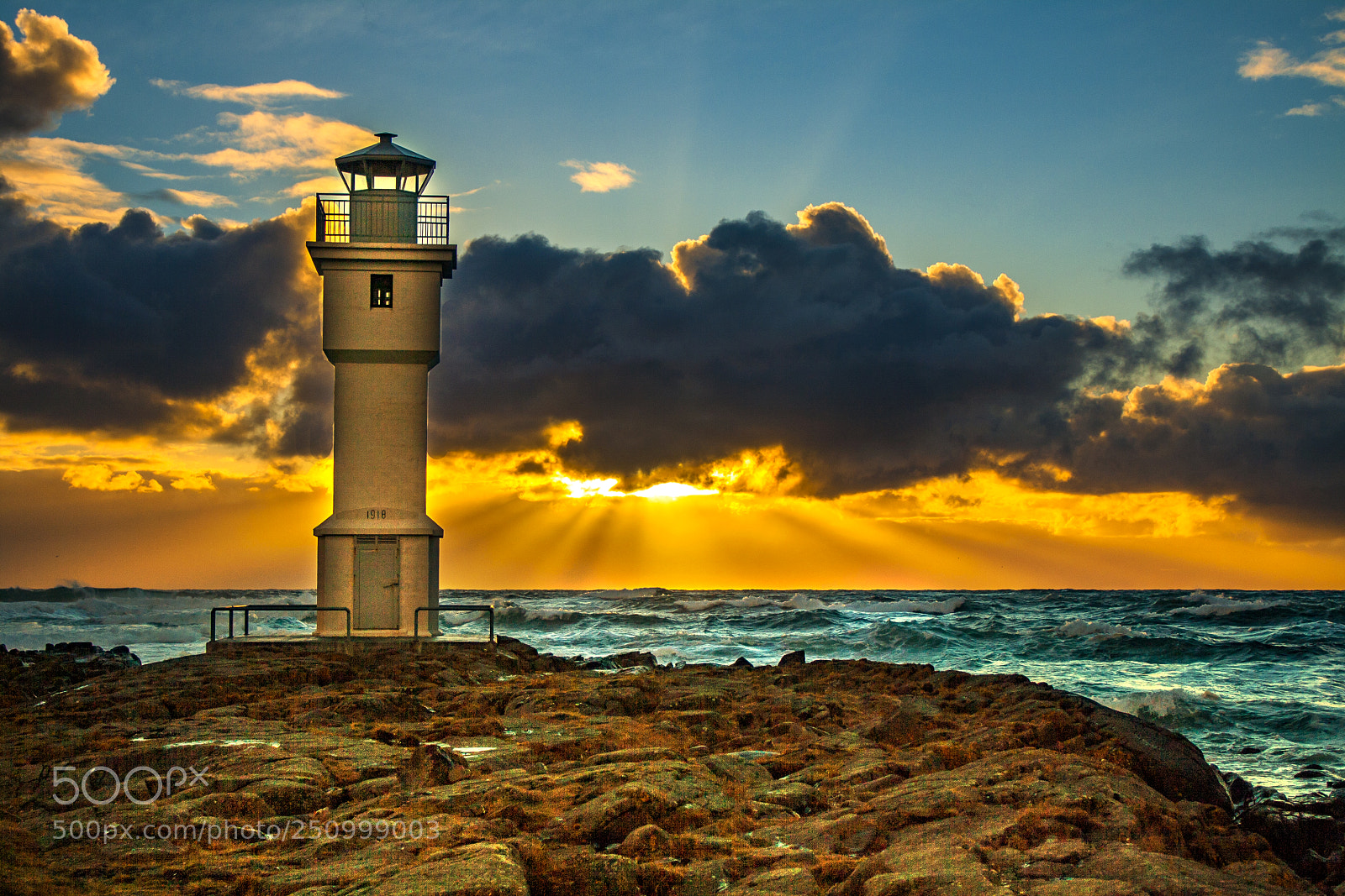 Canon EOS 1000D (EOS Digital Rebel XS / EOS Kiss F) sample photo. Old lighthouse photography