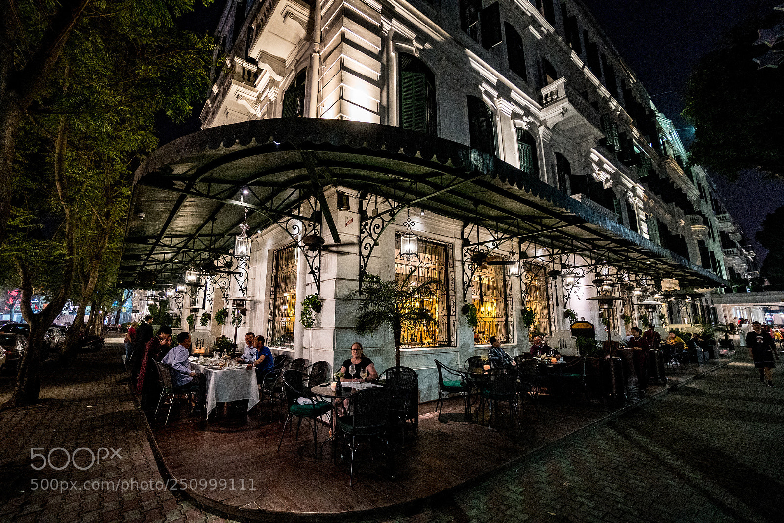 Sony a7R II sample photo. Night dining at metropole photography