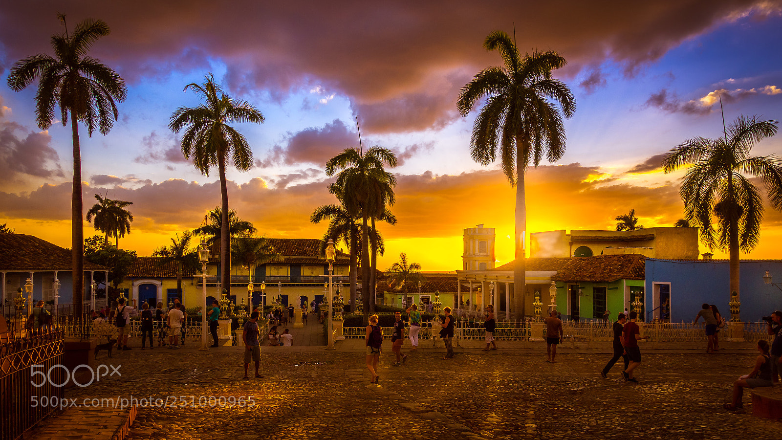Sony DSC-RX100M5 sample photo. Sunset in the square... photography