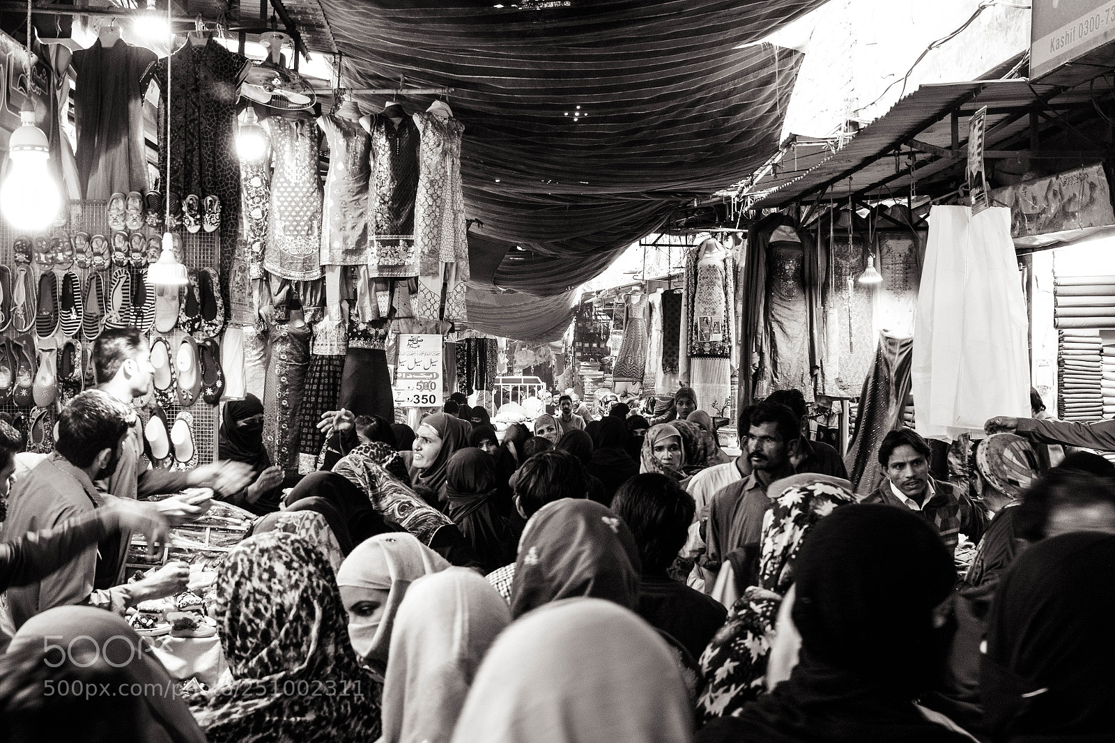 Canon EOS 7D Mark II sample photo. Busy market photography
