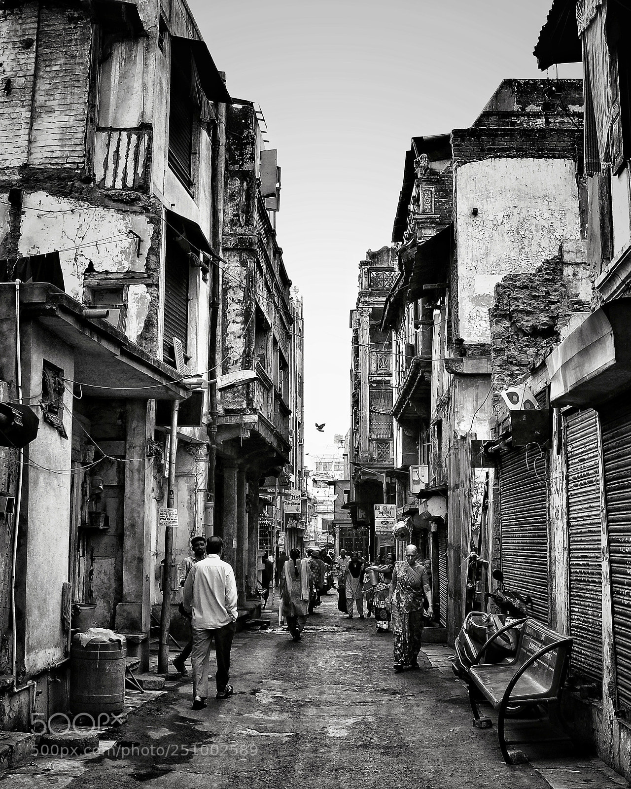 Canon EOS 700D (EOS Rebel T5i / EOS Kiss X7i) sample photo. Street story - bnw photography