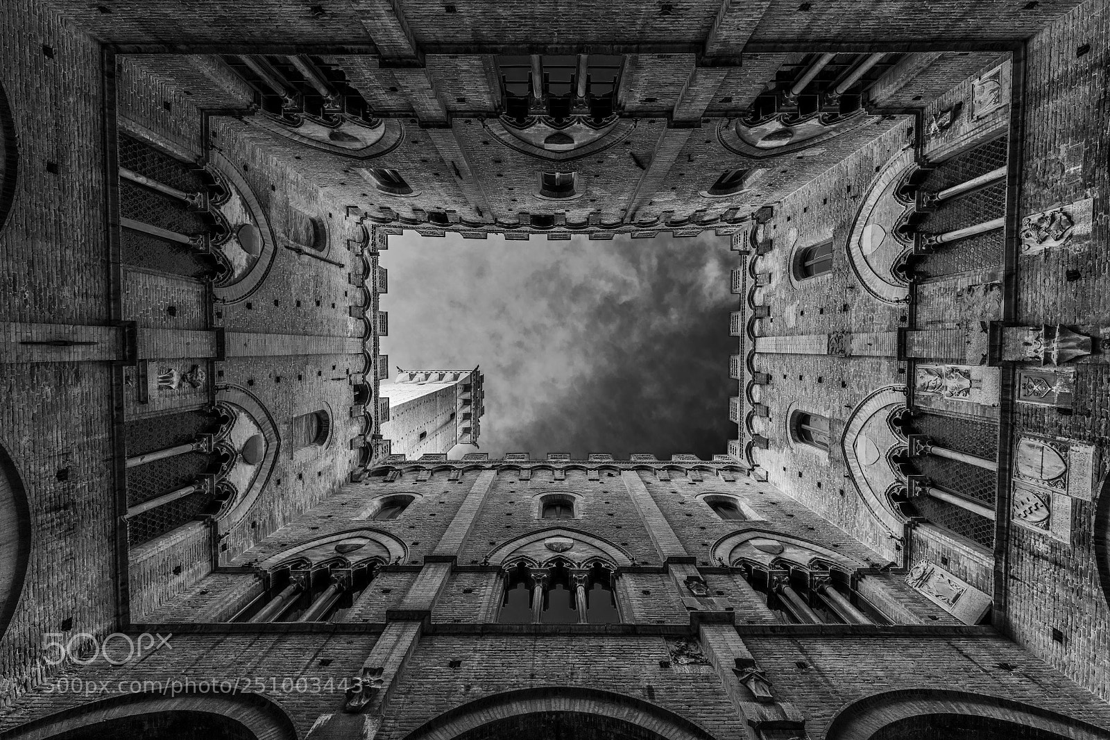 Canon EOS 5D Mark IV sample photo. Town hall siena photography