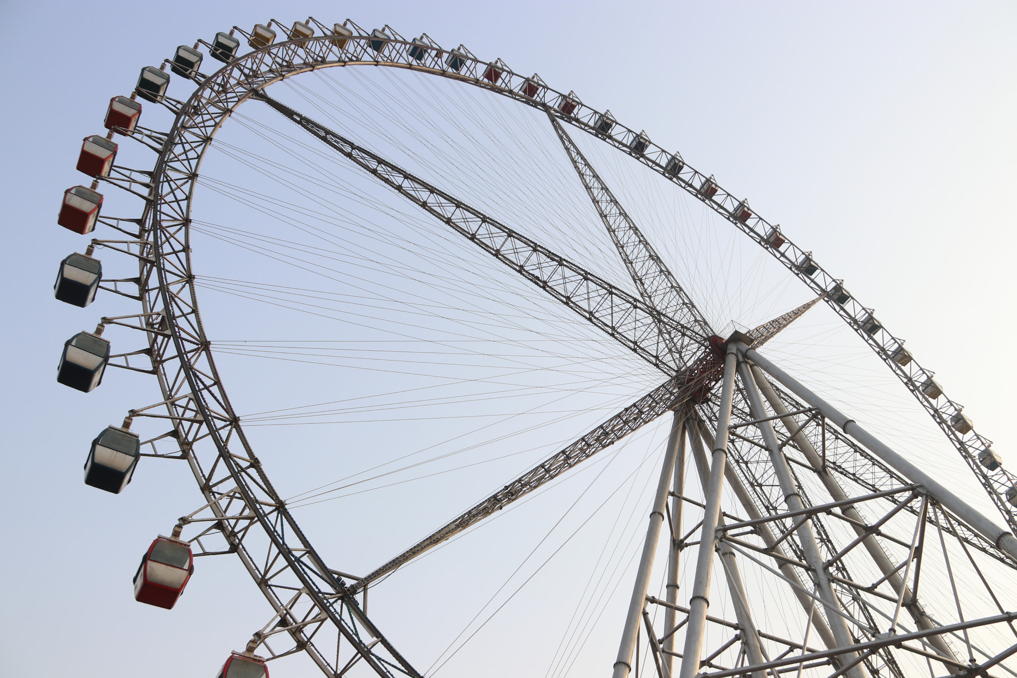 Canon EF-S 18-200mm F3.5-5.6 IS sample photo. Ferris wheel photography