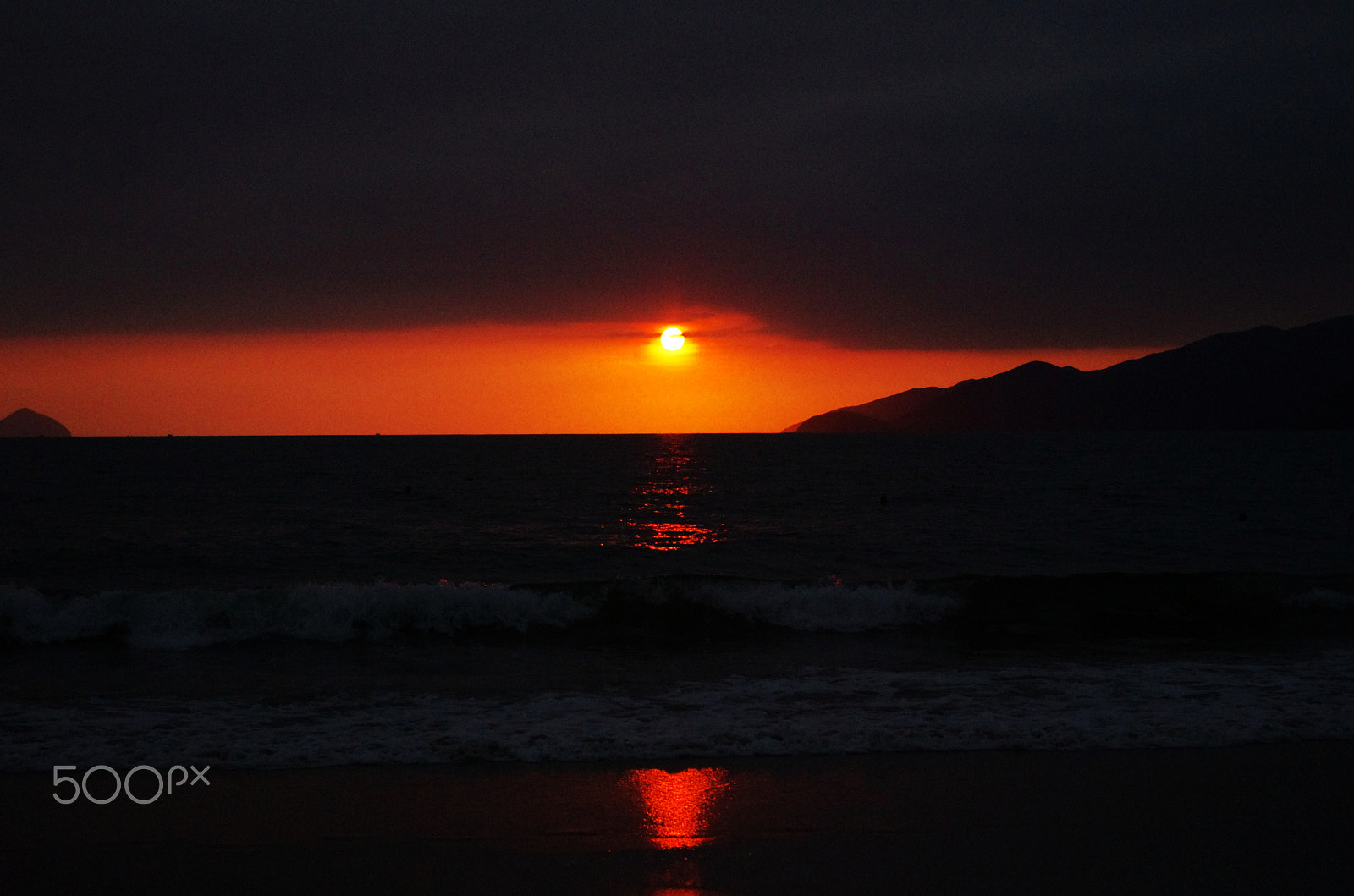 Pentax smc DA 18-55mm F3.5-5.6 AL WR sample photo. Morning in beach photography