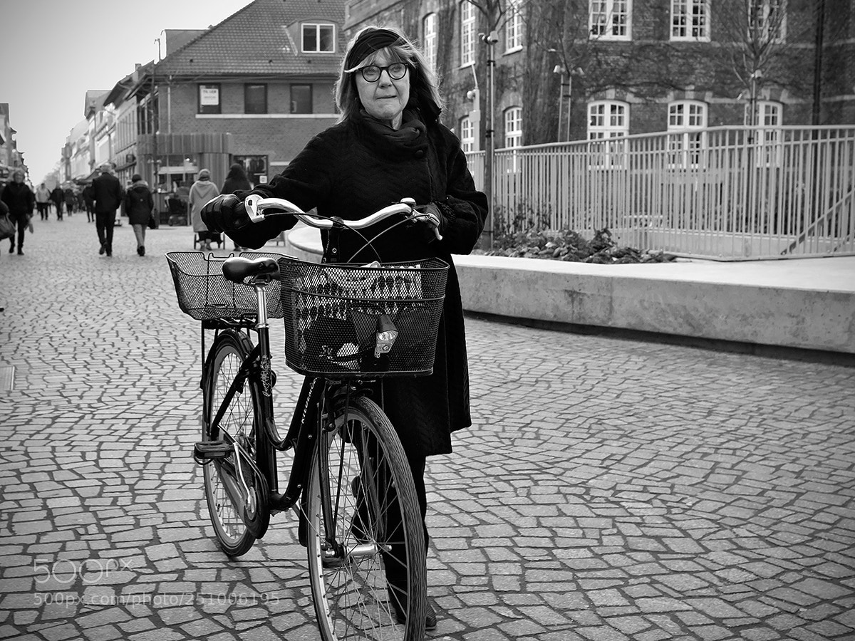 Fujifilm X-Pro2 sample photo. Bike pushing 6 photography