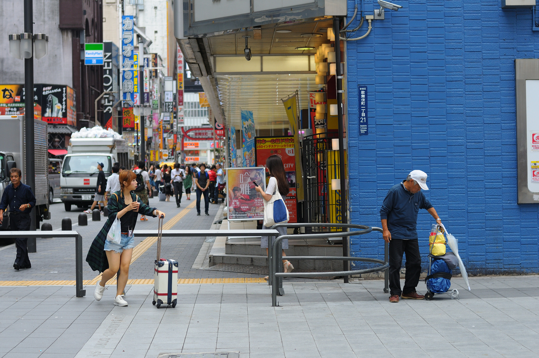 Nikon AF Nikkor 50mm F1.4D sample photo. Shinjuku, tokyo photography