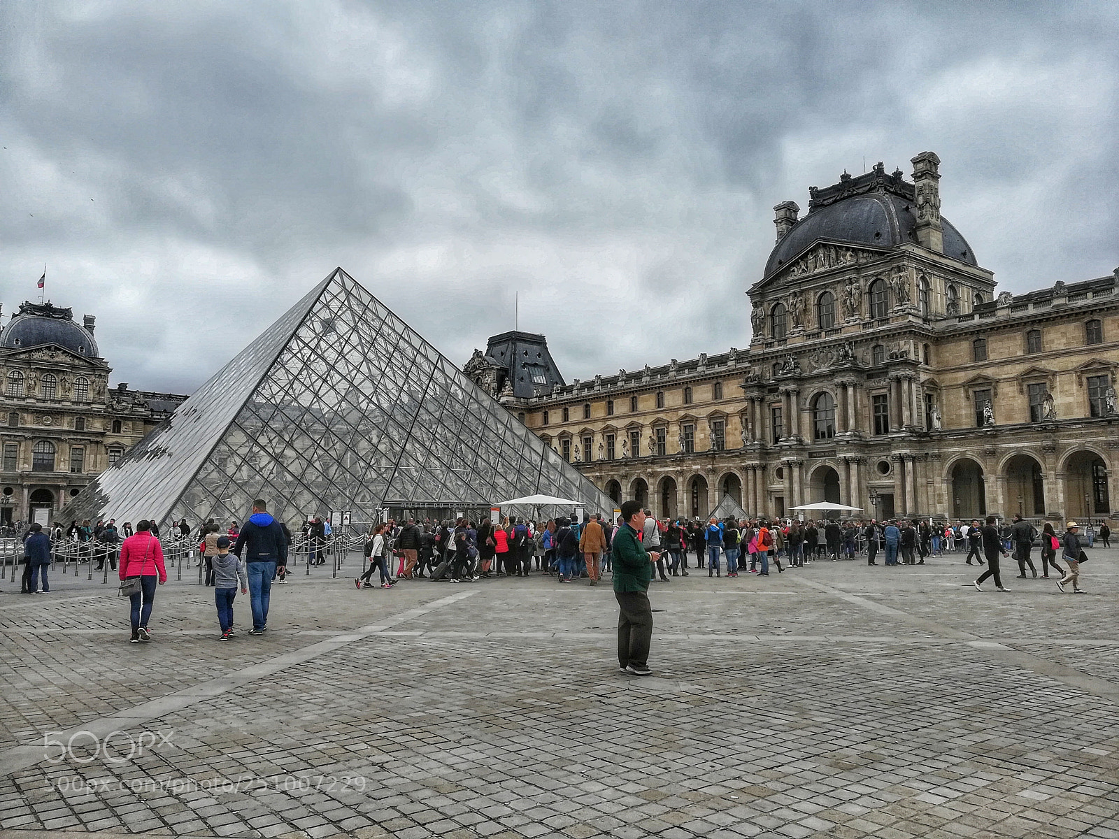 HUAWEI P10 lite sample photo. Louvre photography