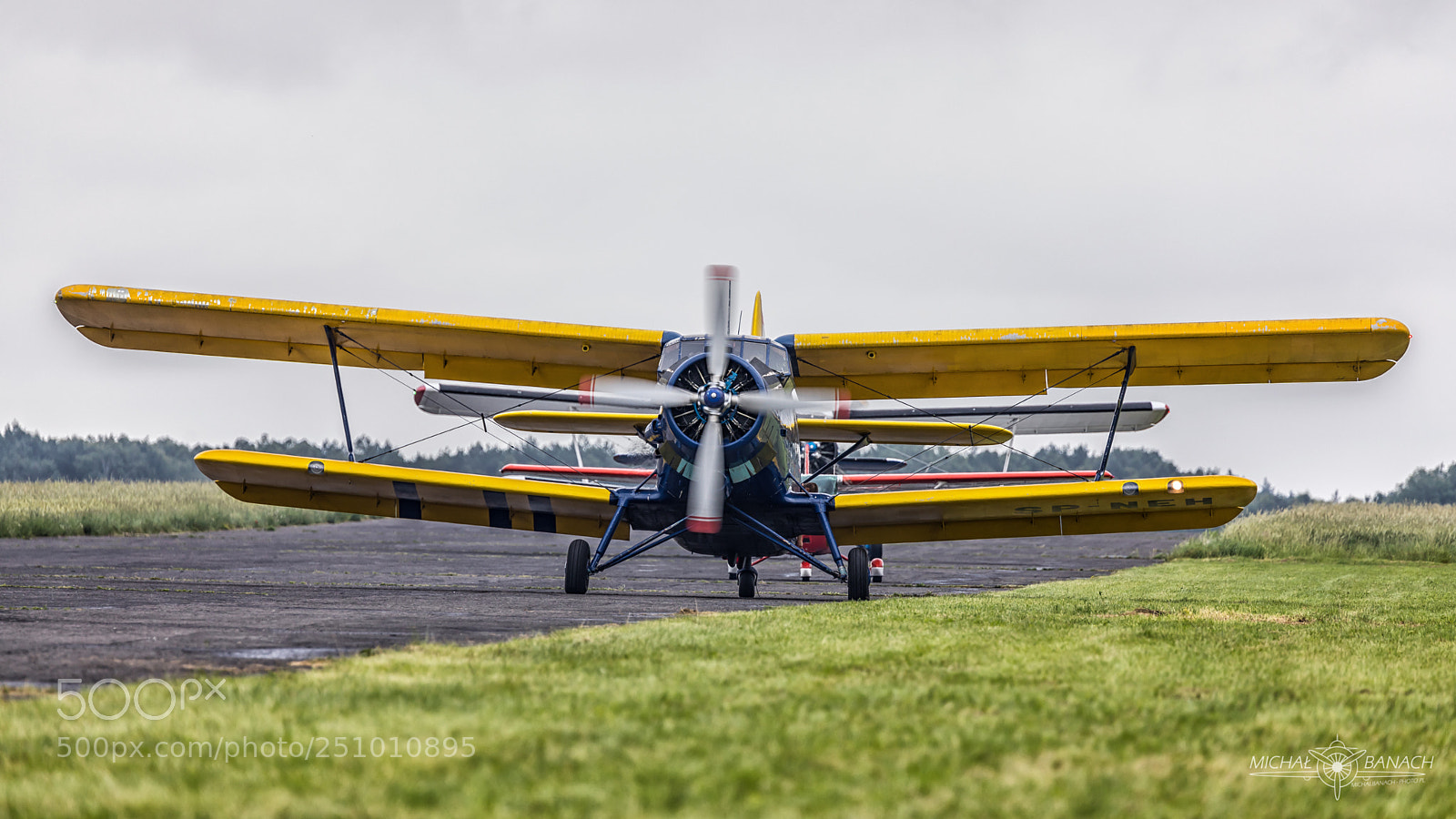Canon EOS 5D Mark IV sample photo. How many airplanes are photography