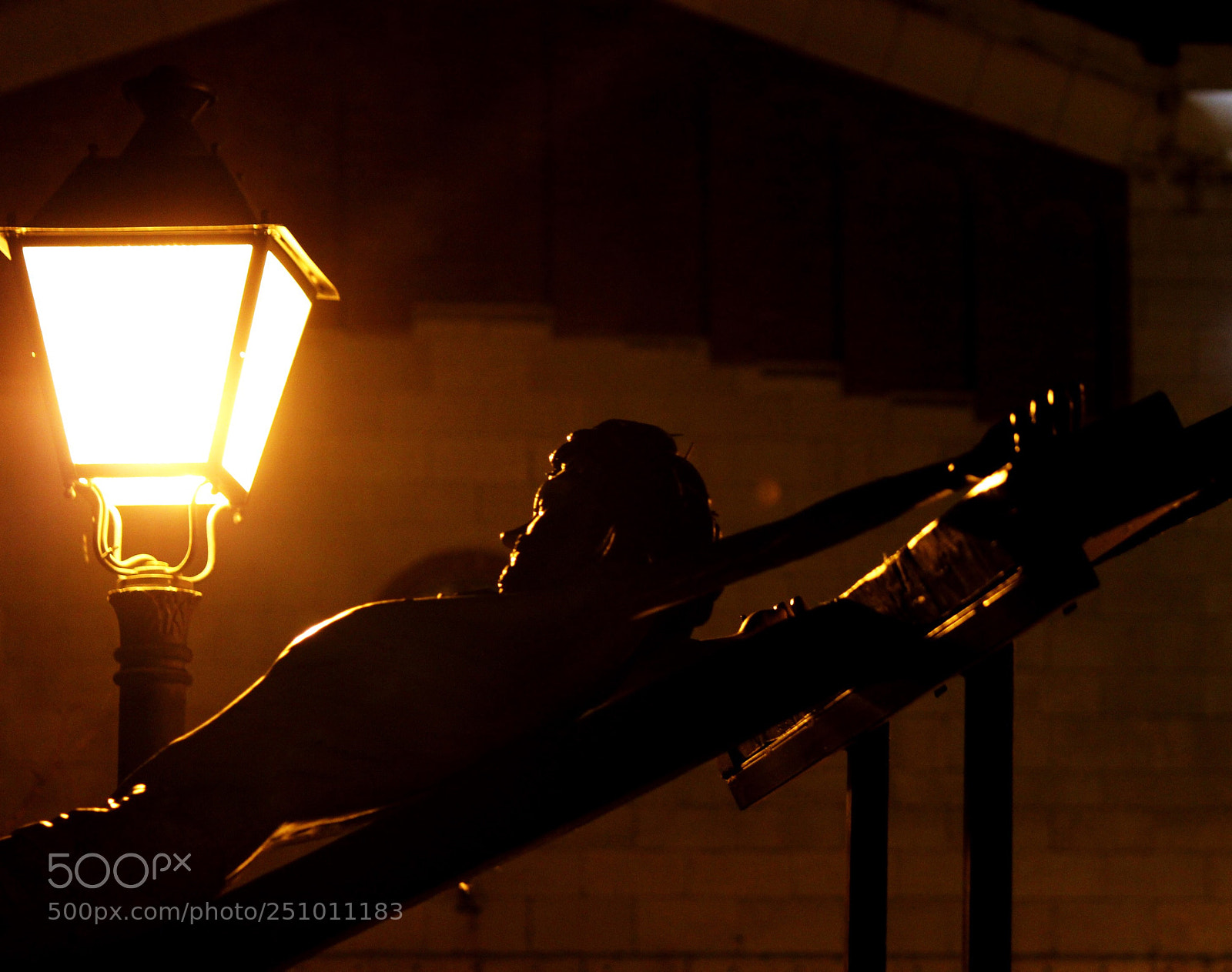 Canon EOS 600D (Rebel EOS T3i / EOS Kiss X5) sample photo. Luz entre oscuridad photography
