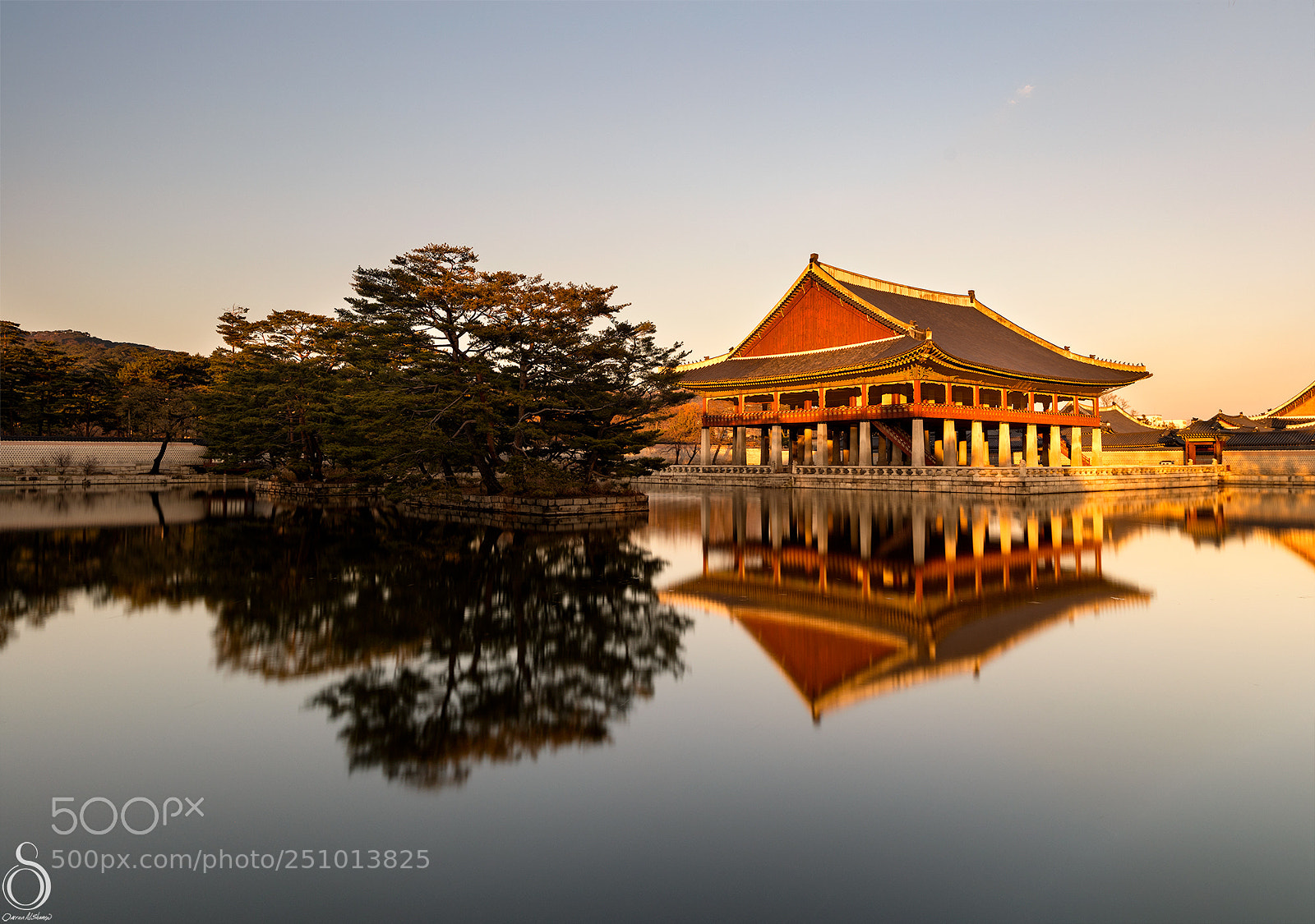 Canon EOS 5D Mark IV sample photo. Gyeongbokgung pavilion at sunset photography