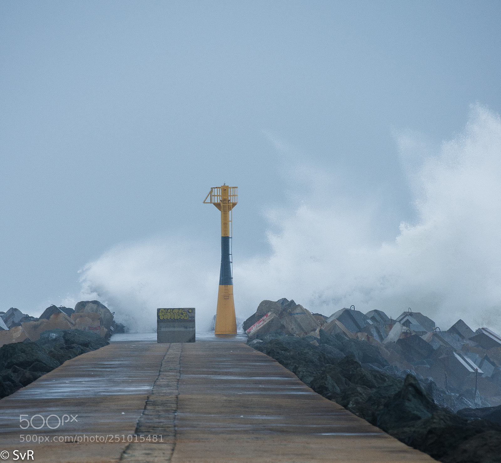 Nikon D800 sample photo. Vague sur la digue photography