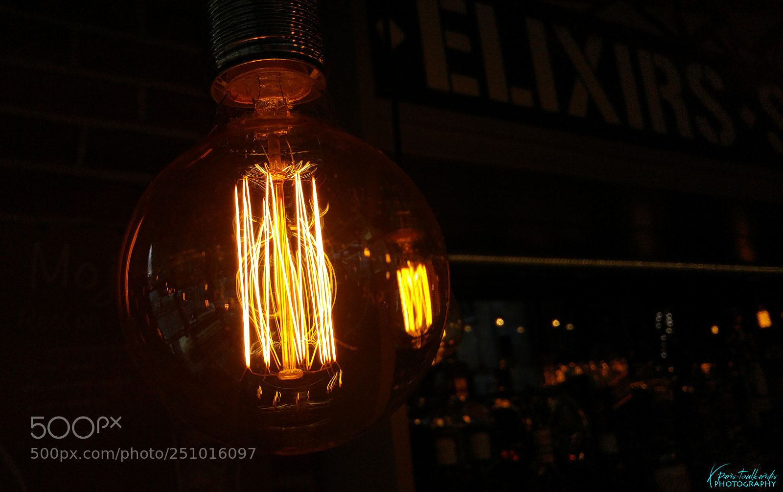 LG G4 sample photo. Old style lamp photography