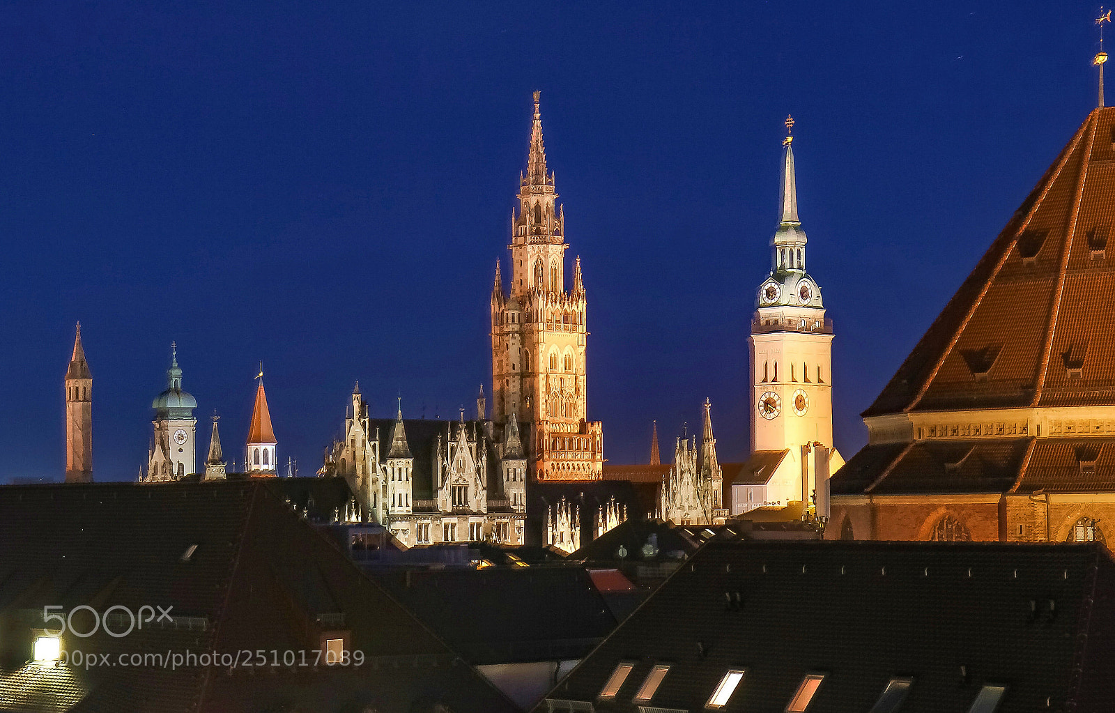 Canon EOS 600D (Rebel EOS T3i / EOS Kiss X5) sample photo. Munich spires photography