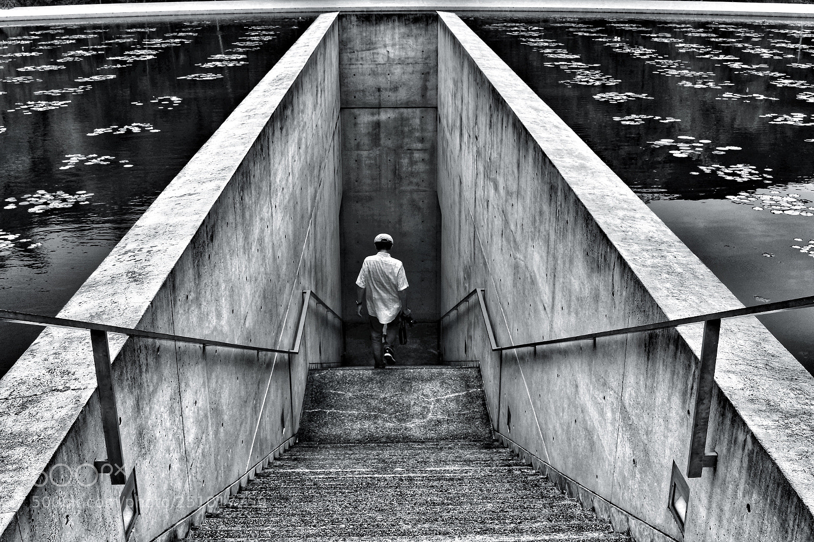 Canon EOS 100D (EOS Rebel SL1 / EOS Kiss X7) sample photo. He’s stair walkers. photography