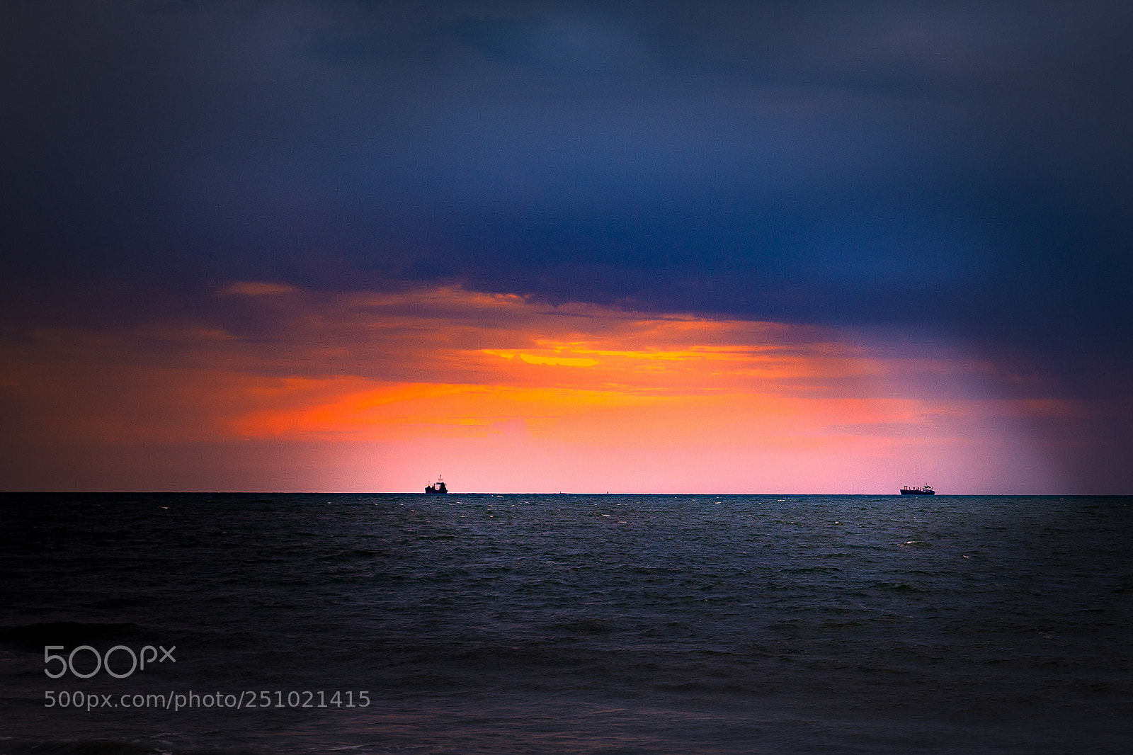 Canon EOS 5D Mark IV sample photo. Life over the horizon photography